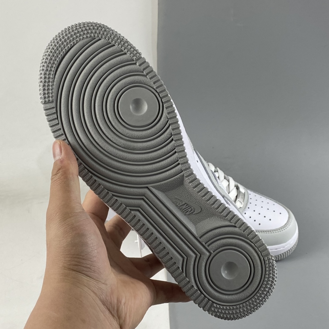 P240 NIKE Air Force 1’07 Low 灰白配色 空军一号低帮休闲板鞋 AA6902-201