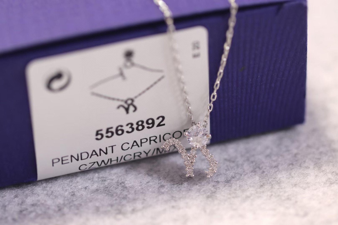  Swarovski  摩羯座守护神锁骨项链

这款施华洛世奇链坠是以星座的符号为灵感。其时尚十足的星座