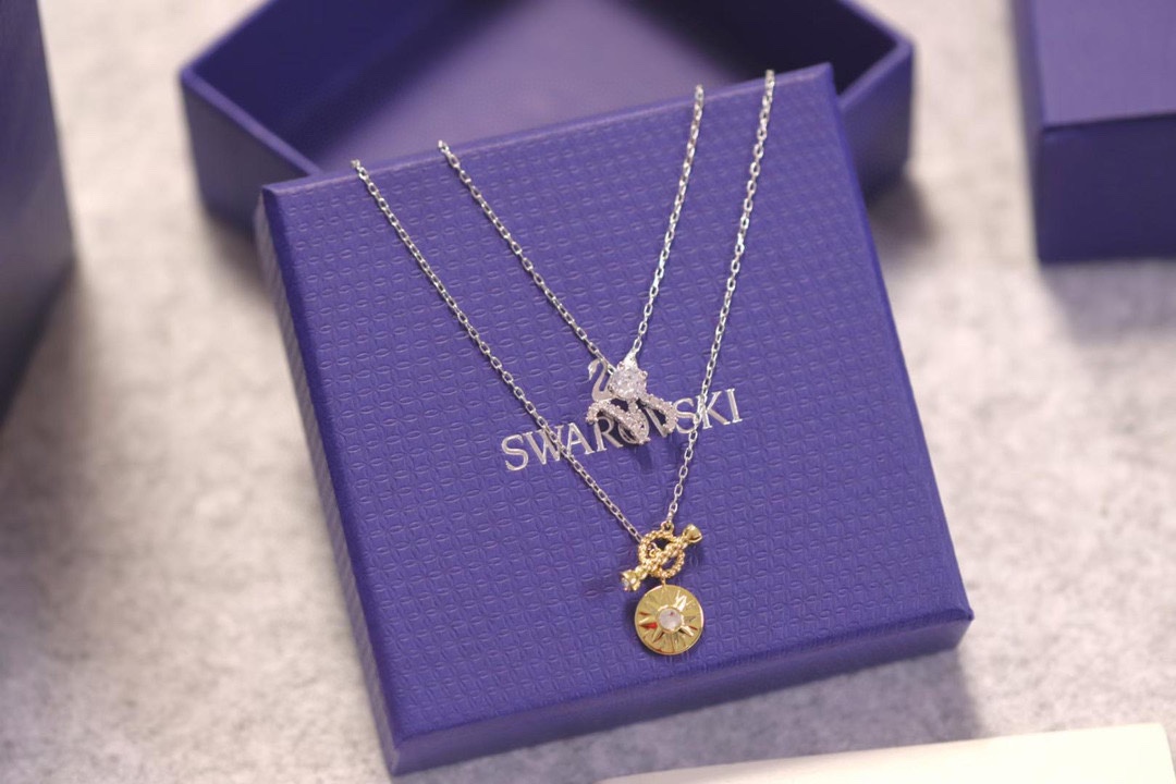  Swarovski  摩羯座守护神锁骨项链

这款施华洛世奇链坠是以星座的符号为灵感。其时尚十足的星座