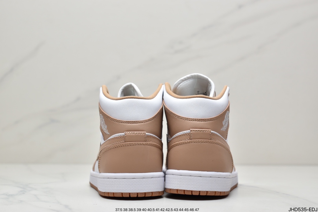 190 公司级这款 Air Jordan 1 Mid 采用适合秋季的棕色和米色色DO6699-200