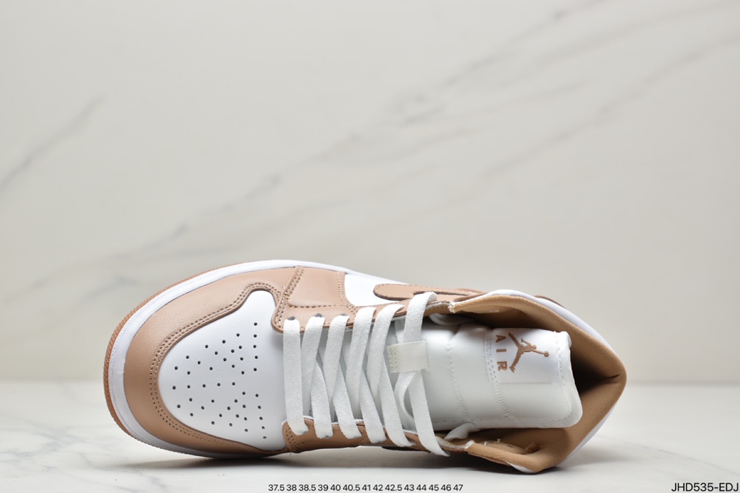 190 公司级这款 Air Jordan 1 Mid 采用适合秋季的棕色和米色色DO6699-200