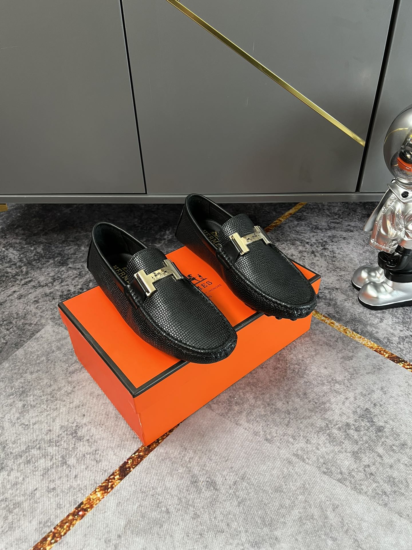 I5  爆款爱玛仕专柜原版豆豆鞋，鞋面采用进口帅纹小牛皮+水染小牛皮内里，原版金属扣件，原版橡胶防滑耐磨大底上脚超赞’百搭系列实物比图片好看，