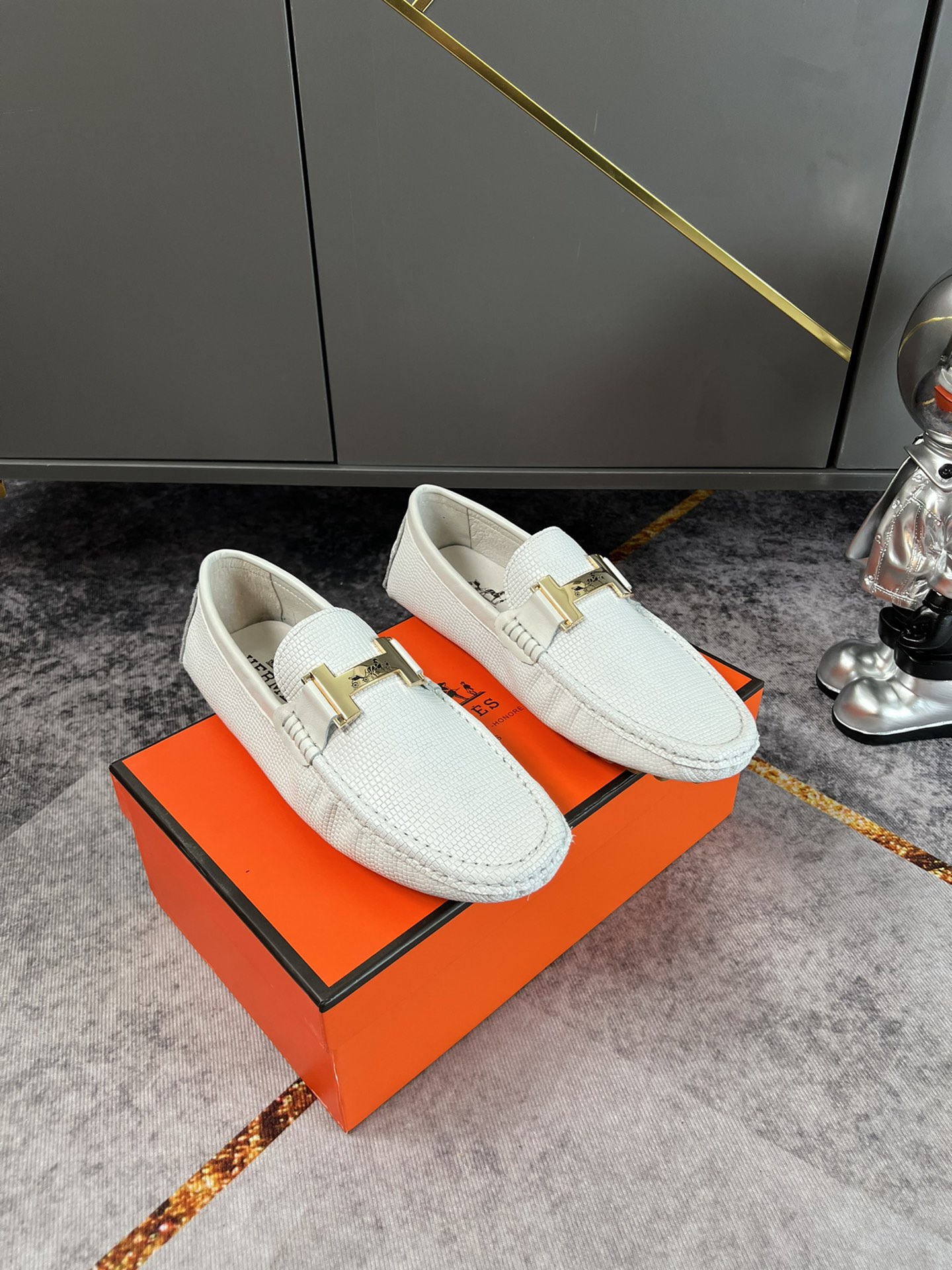 I5  爆款爱玛仕专柜原版豆豆鞋，鞋面采用进口帅纹小牛皮+水染小牛皮内里，原版金属扣件，原版橡胶防滑耐磨大底上脚超赞’百搭系列实物比图片好看，