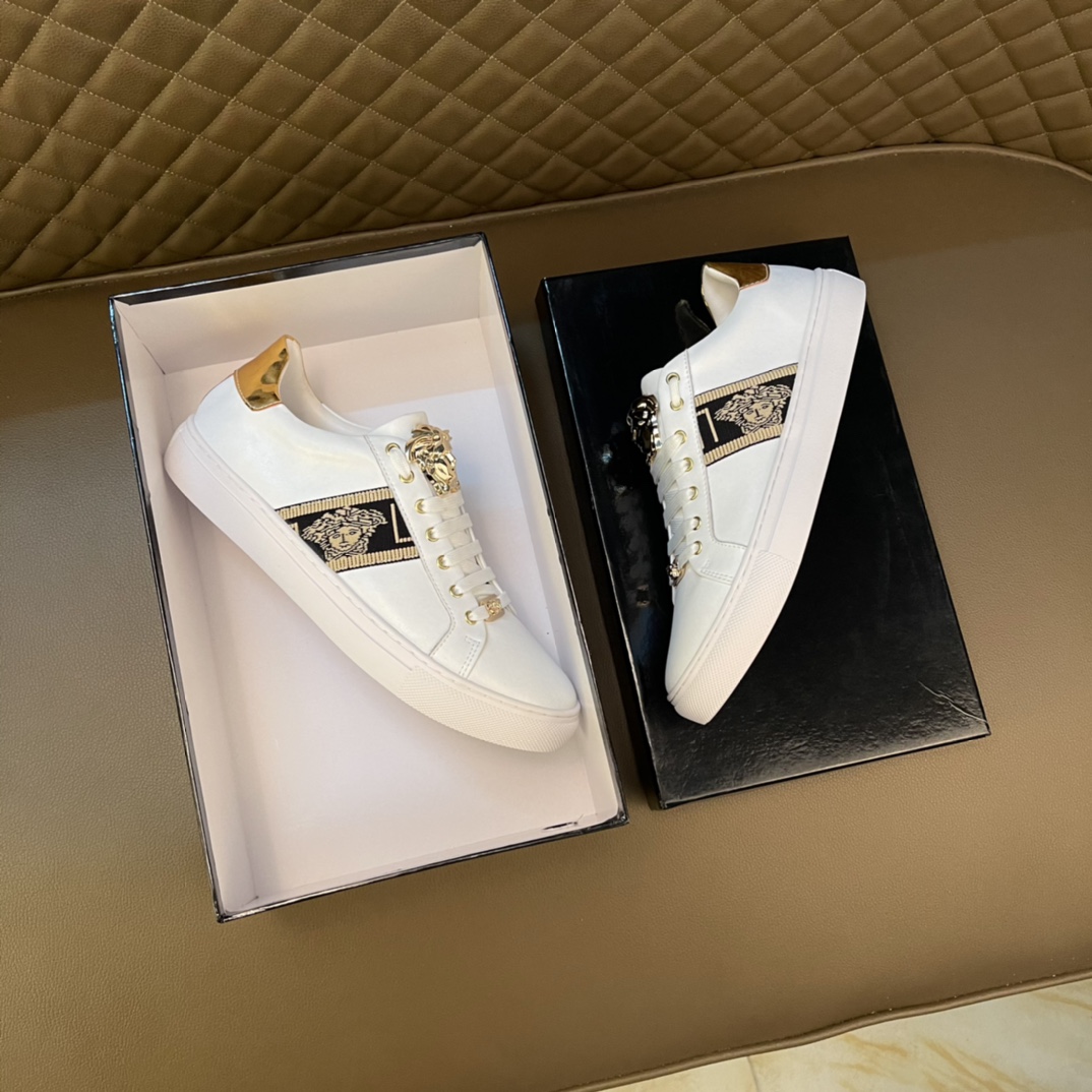 I5  高品质😍 欧美大师设计简洁高档大气，专柜品质值得信赖，面料进口顶级牛皮 。😍 羊皮内里🐑 做工精细，专柜原版大底，上脚舒适百搭，潮男乐福专属定制，小 麦昆 Alexander McQueen  适合司机户外行车🚗 休闲鞋系列之首 男鞋