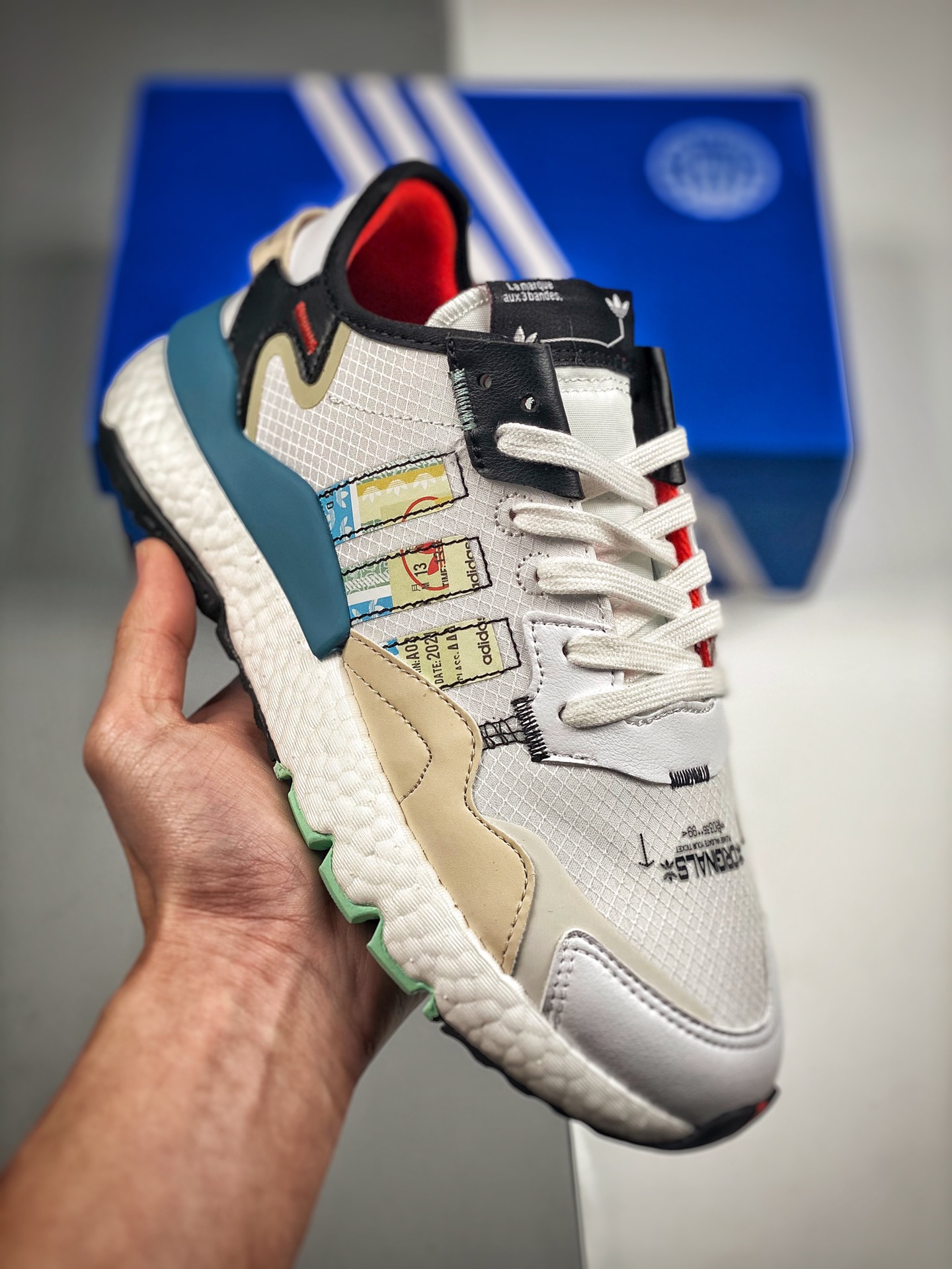AD Nite Jogger Boost 白黑 浅棕蓝 三叶草 联名夜行者 货号：GW4229 复古跑鞋原厂材料 原厂大底 私家独模 网布搭配麂皮拼接打造鞋面 极具复古风格鞋头及鞋跟点缀3M反光设计极为亮眼中底采用全掌 Boost 科技，…