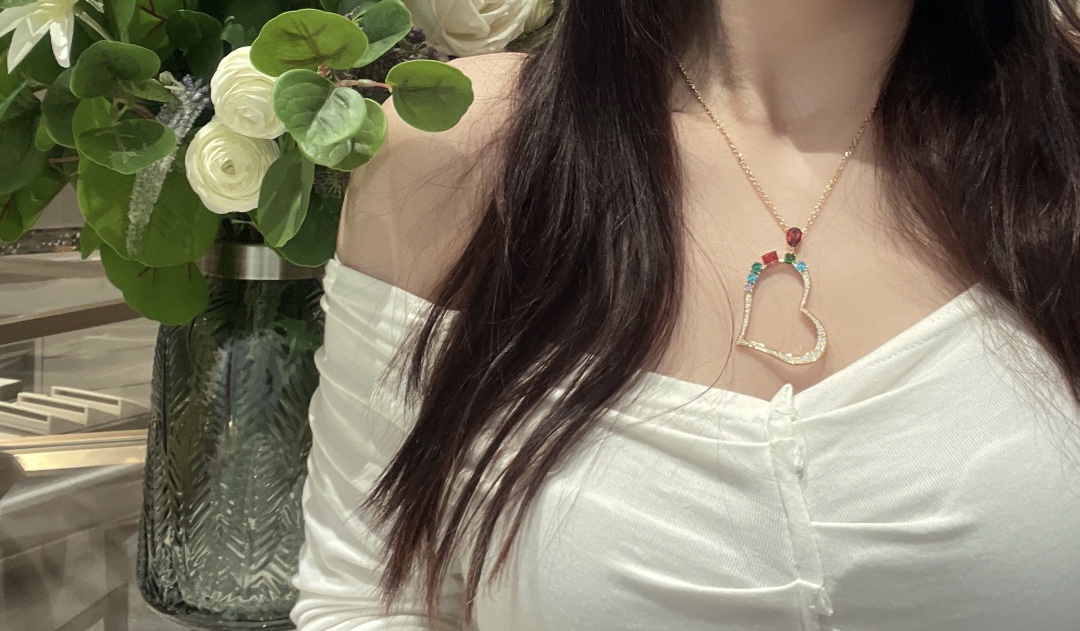 NO:741537,D019#Love Diamond Colored Treasure Necklace#It’s super beautiful. Is it in the shape of a love heart? His family’s routine. It’s so beautiful when put together. There are three gold options to choose from, necklace, and Cartier high-end jewelry.19860909D019#爱心镶钻彩宝项链#超美的有没有啊爱心形状 他家的惯例 汇集在一起简直美爆了 三金可选哦,,necklace,卡迪亚高端饰品,Jewelry