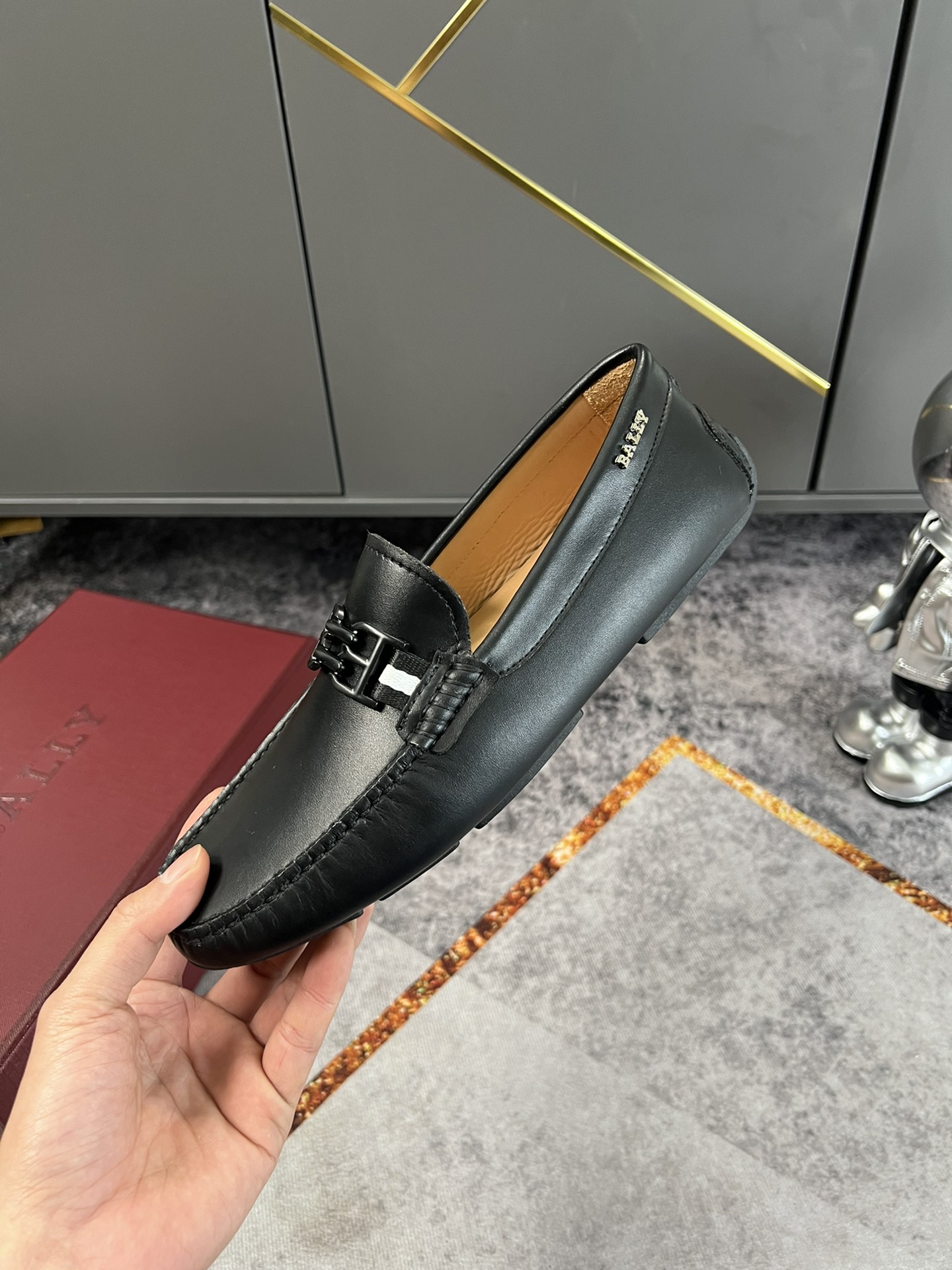 K5  高版本 官网1:1 这款 Parsal 男士驾车鞋采用黑色皮革制成，饰以哑光黑色 B-Chain 五金配件，配有点缀  Bally  Grip 细节的经典橡胶驾驶鞋鞋底。38-45