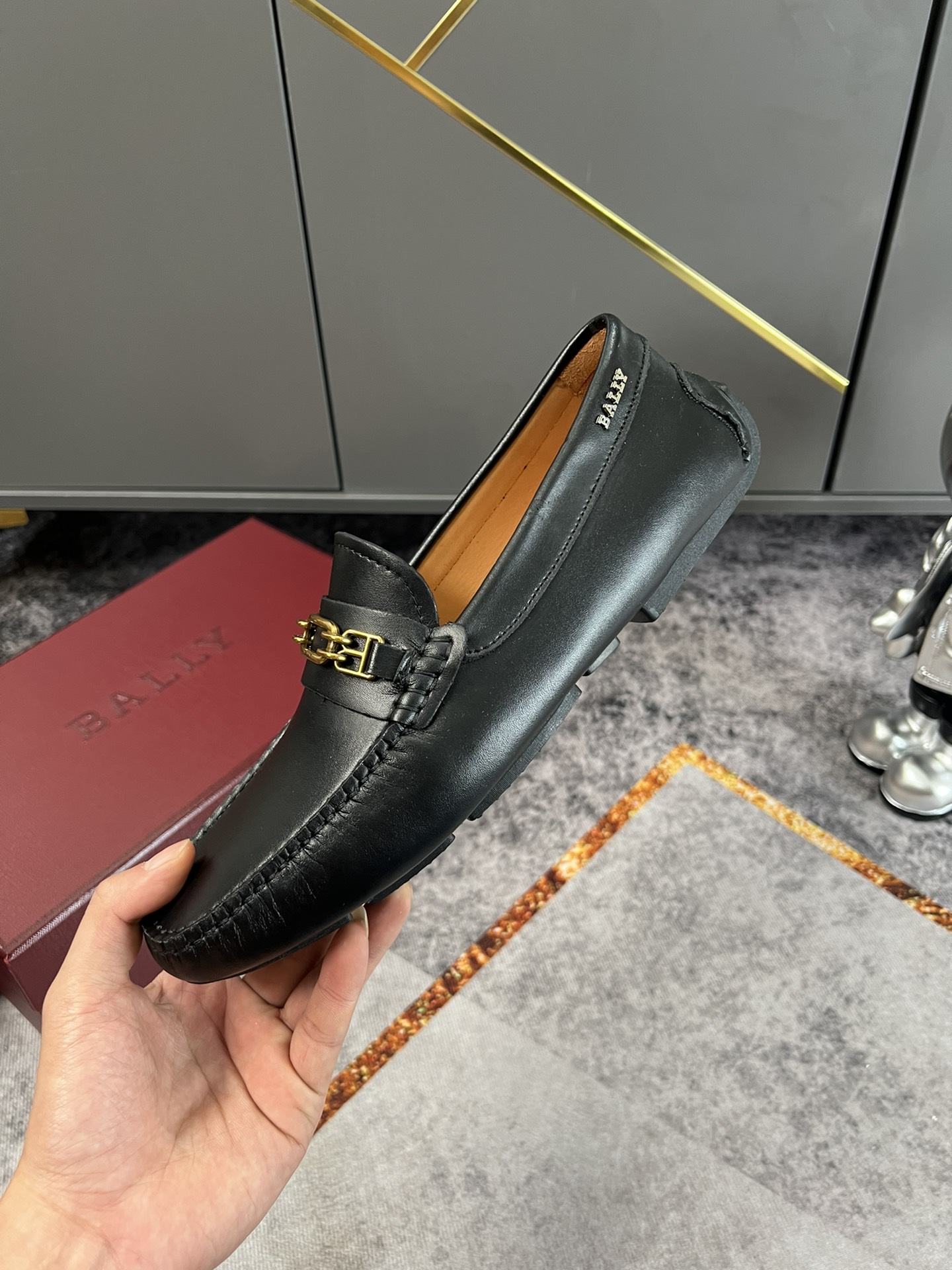 K5  高版本 官网1:1 这款 Parsal 男士驾车鞋采用黑色皮革制成，饰以哑光黑色 B-Chain 五金配件，配有点缀  Bally  Grip 细节的经典橡胶驾驶鞋鞋底。38-45