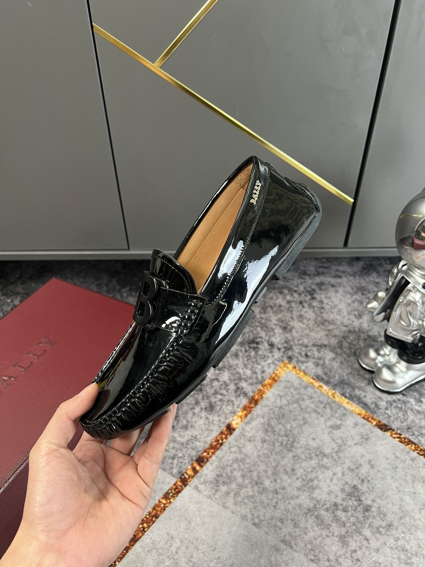 K5  高版本 官网1:1 这款 Parsal 男士驾车鞋采用黑色牛漆皮+进口水染牛里革制成，饰以哑光黑色标志性 B 五金配件，配有点缀  Bally  Grip 细节的经典橡胶驾驶鞋鞋底。38-45