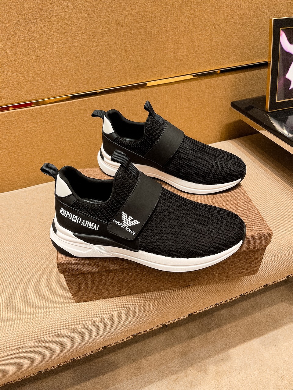 I5 阿玛尼男鞋高端品牌 官网1：1最新力作：鞋面采用意大利进口头层牛皮搭配舒适透气内里➕原版防滑耐磨大底制作 ，让行走更加便捷舒适，惊世之作，与官方的质量相比美的1：1复刻[色]打造时尚个性衬托你的与众不同潮男必备!经典