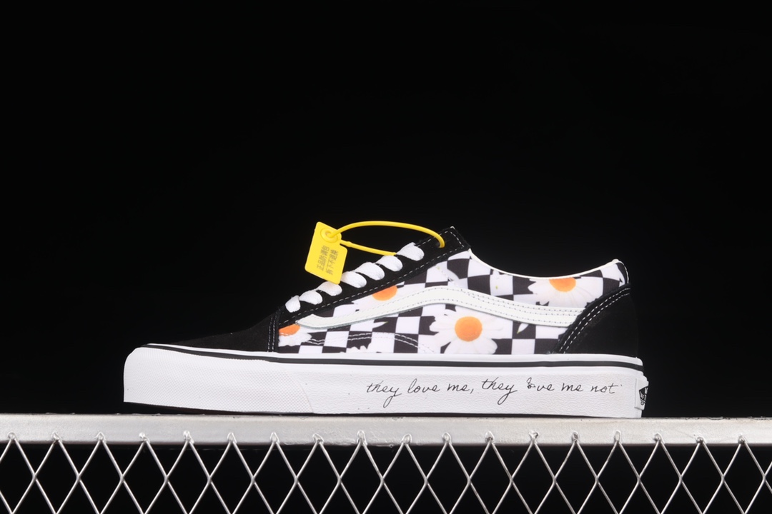 G0 Vans Old Skool 范斯官方 黑白棋盘格小雏菊 低帮板鞋运动鞋 VN0A5KRFB0B采用童年游戏启发的花卉棋盘印花 衬托出诗意满满的记忆工艺：硫化1:1（重量1:1、真标、原钢印、材质标、鞋型标、合格证）