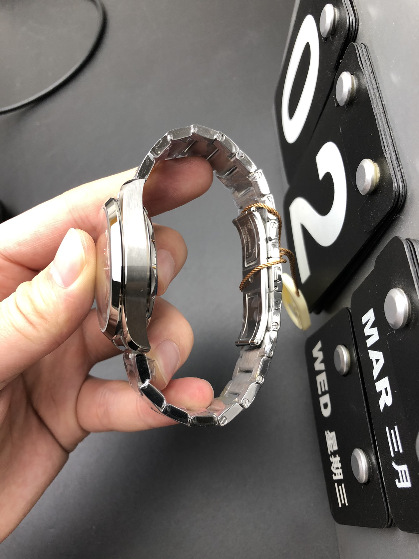 Omega 柚木海马
