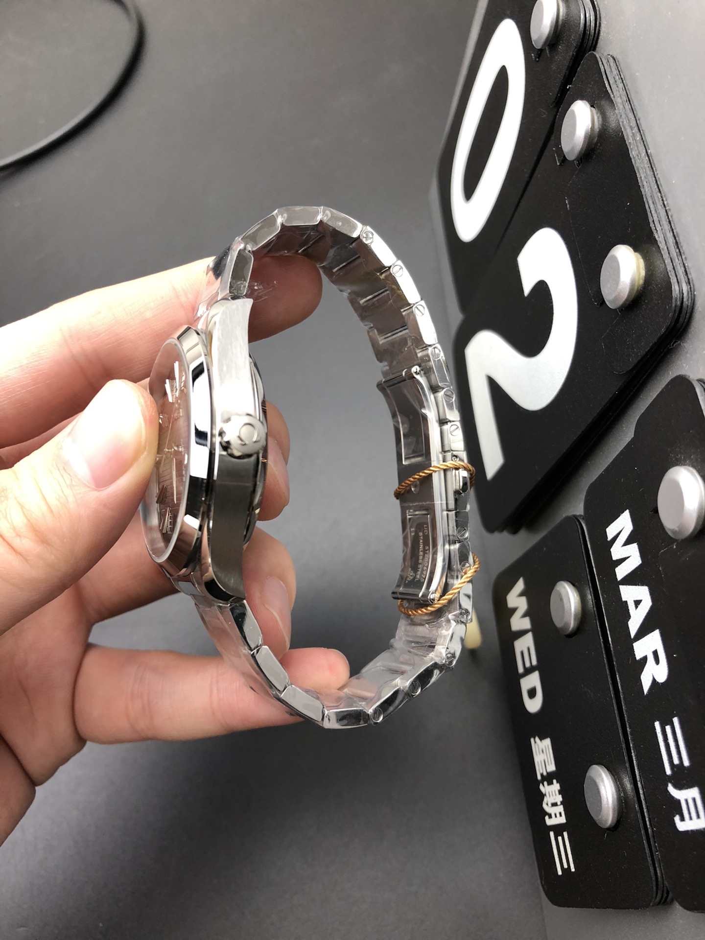 Omega 柚木海马