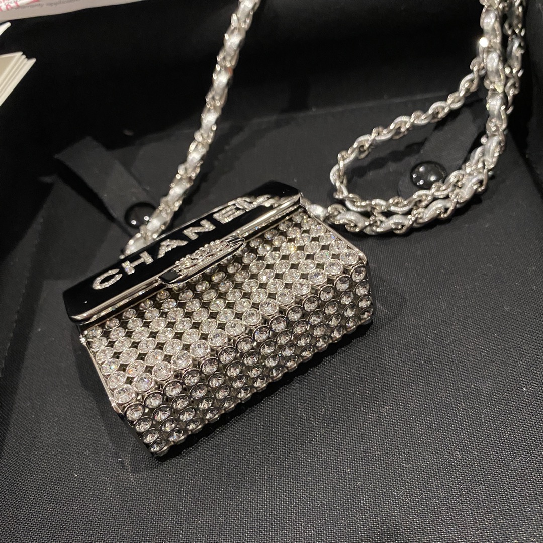 Chanel Chanel 22P水钻包包皮绳项链