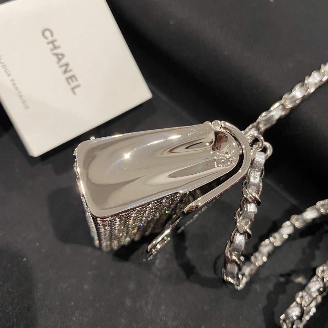 Chanel Chanel 22P水钻包包皮绳项链