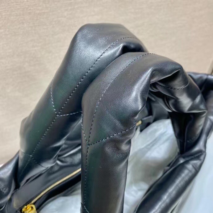 Prada Luxury Designer Handbag Shoulder Bag in fine calfskin 7