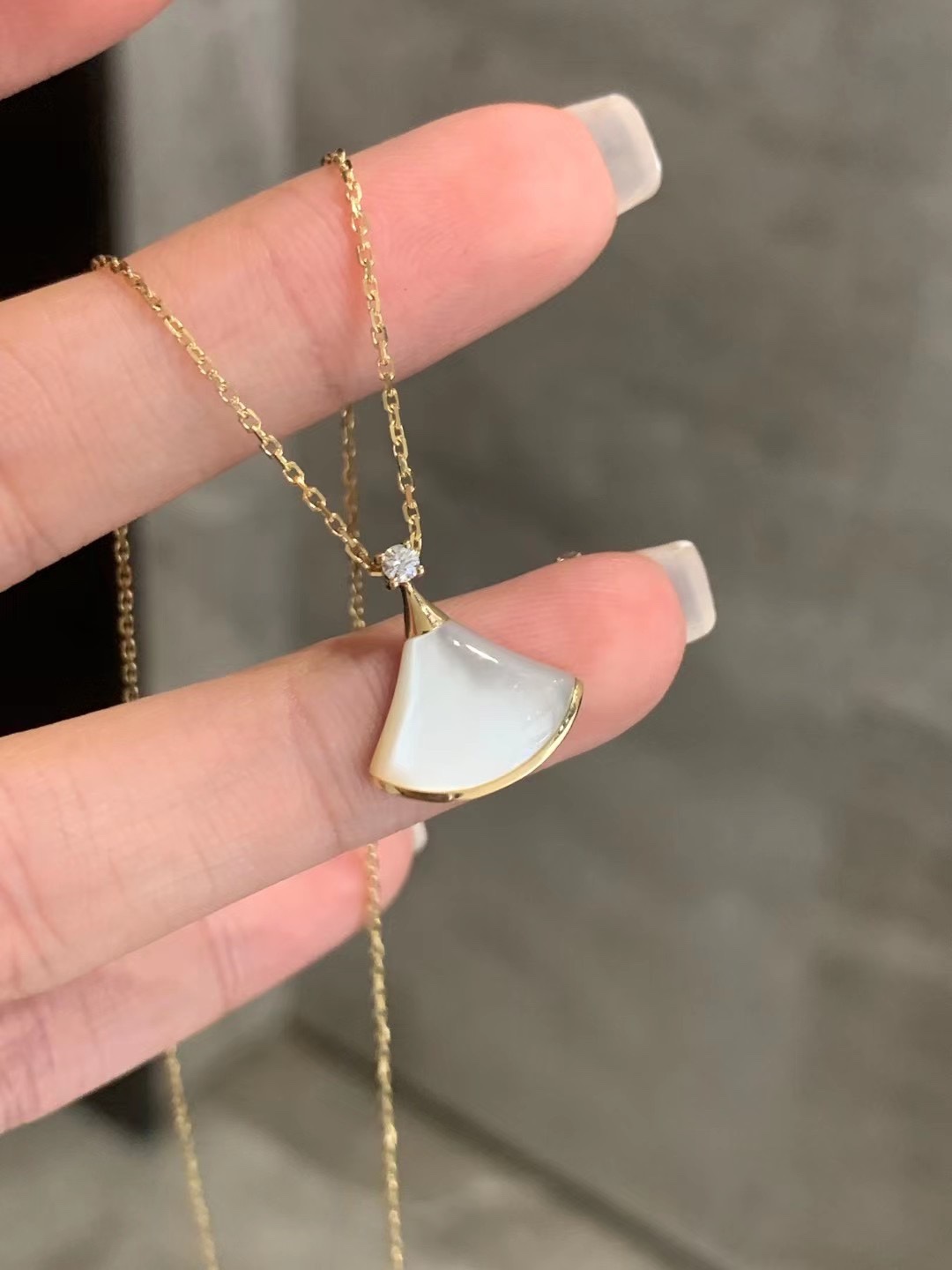 Bvlgari 18k金 宝格丽小裙子白贝母项链 特别清新