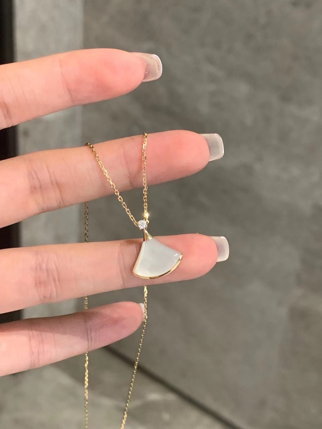 Bvlgari 18k金 宝格丽小裙子白贝母项链 特别清新