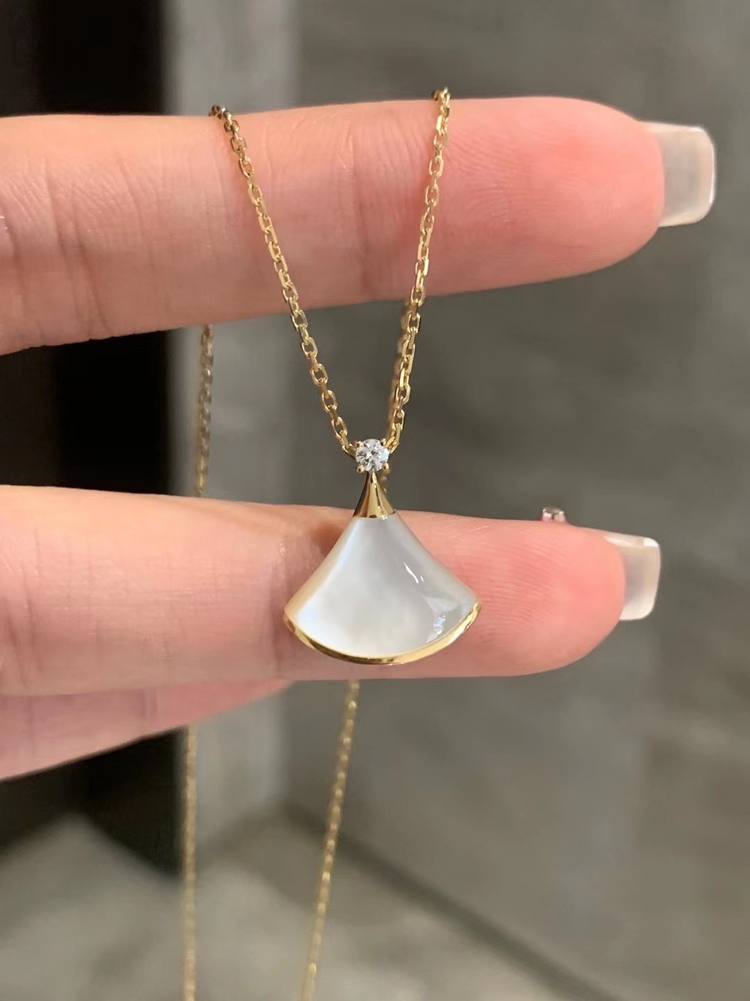 Bvlgari 18k金 宝格丽小裙子白贝母项链 特别清新