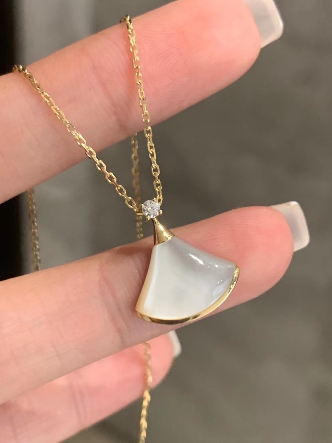 Bvlgari 18k金 宝格丽小裙子白贝母项链 特别清新