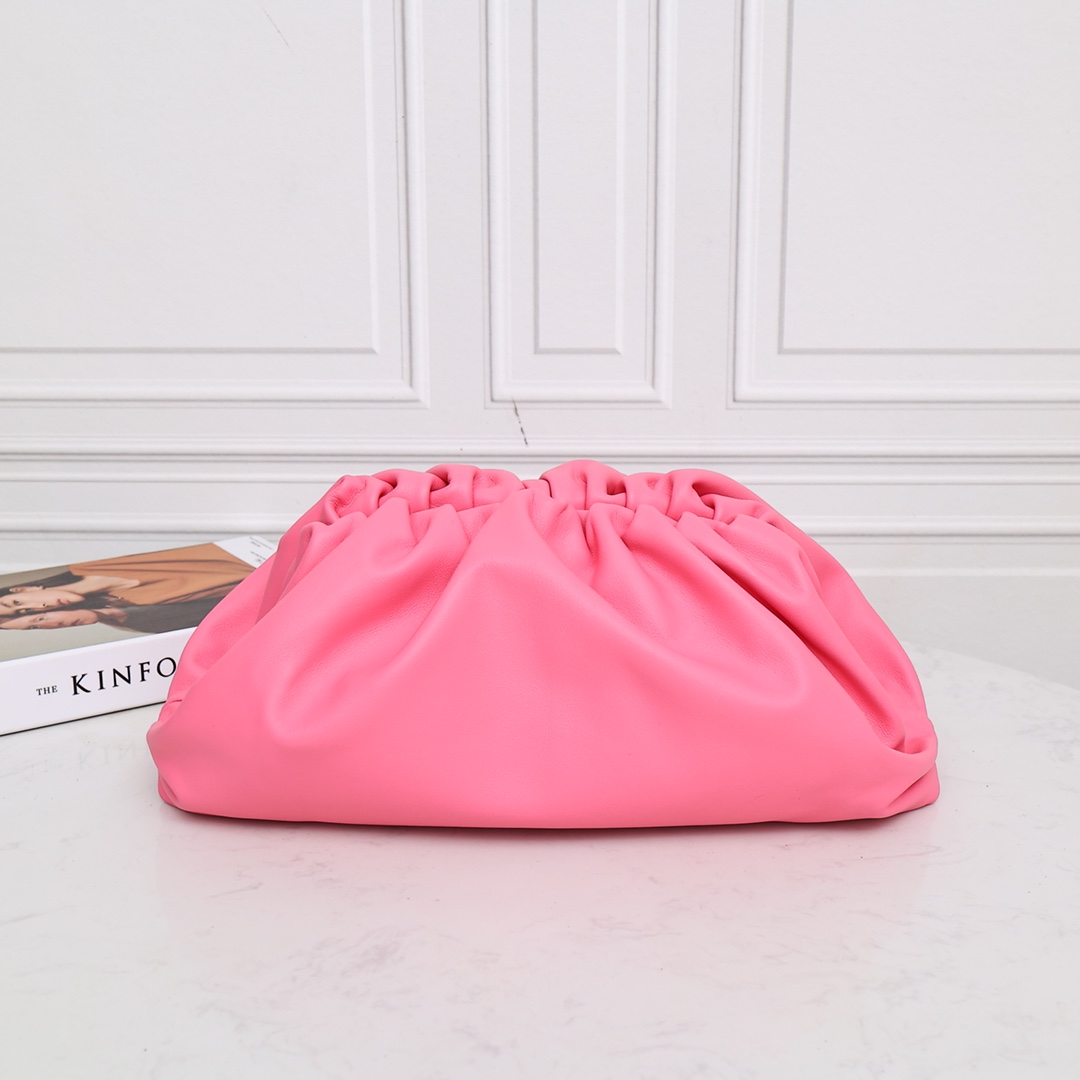 Bottega Veneta Pouch Clutch in Smooth Leather