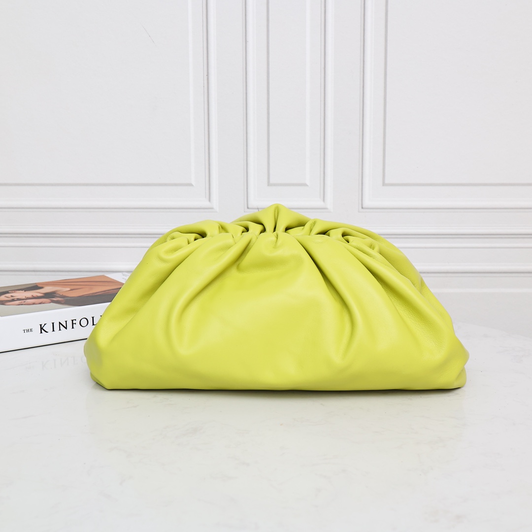 Bottega Veneta Pouch Clutch in Smooth Leather