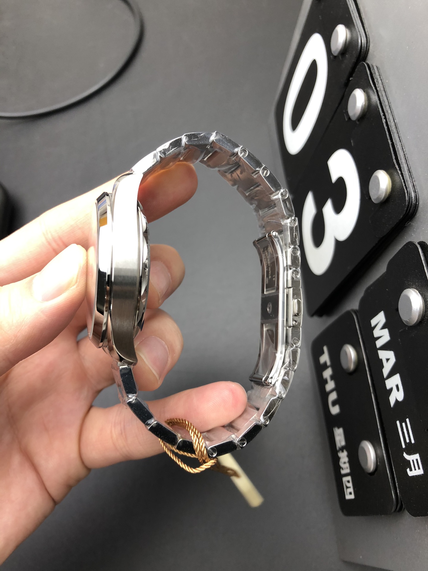 Omega 海马柚木150