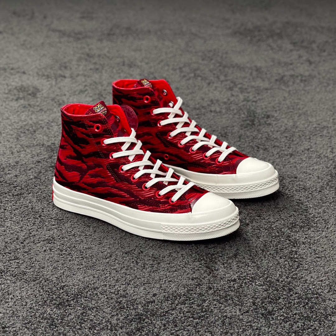 G0 水动无形，虎魄无畏Converse 虎年系列 新年新意 一响未来以最能代表新年的红色 呈现特别水虎纹印花与刺绣 街头与传统的完美碰撞