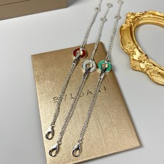 宝格丽圆盘手链,宝格丽新款贝母镶钻圆盘手链,超级美腻的一款手链,像一枚铜钱,有一种招财进宝的感觉,贝母上 宝格丽圆盘手链,宝格丽新款贝母镶钻圆盘手链,超级美腻的一款手链,像一枚铜钱,有一种招财进宝的感觉,贝母上