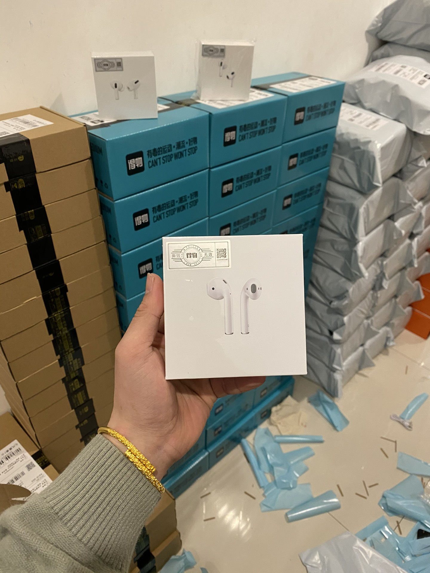 目前市面最稳 苹果AirPods 三个款式 放店价格表私聊我!
