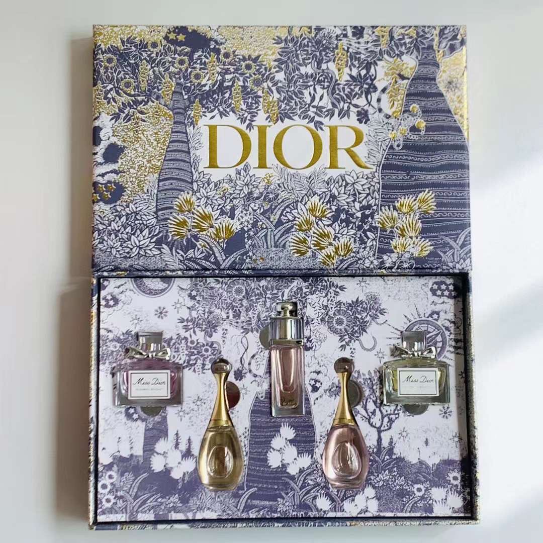 Dior Miniature Perfume Set - 5ml x 3 - Floral Scent, Travel-Friendly 7 i1646344631 4882 6