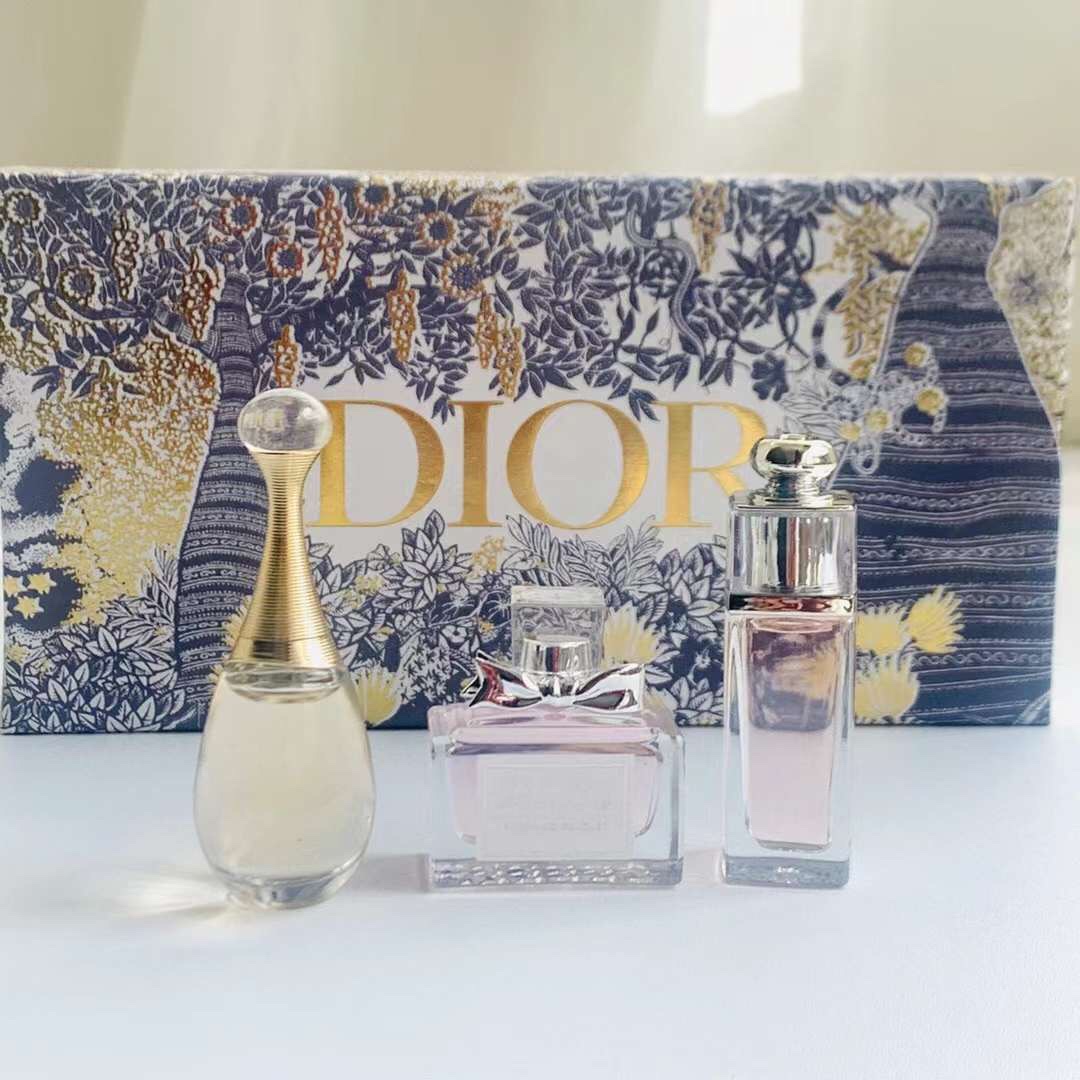 Dior Miniature Perfume Set - 5ml x 3 - Floral Scent, Travel-Friendly 3 i1646344631 6740 2
