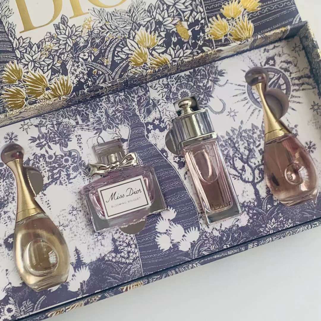 Dior Miniature Perfume Set - 5ml x 3 - Floral Scent, Travel-Friendly 5 i1646344631 7084 4