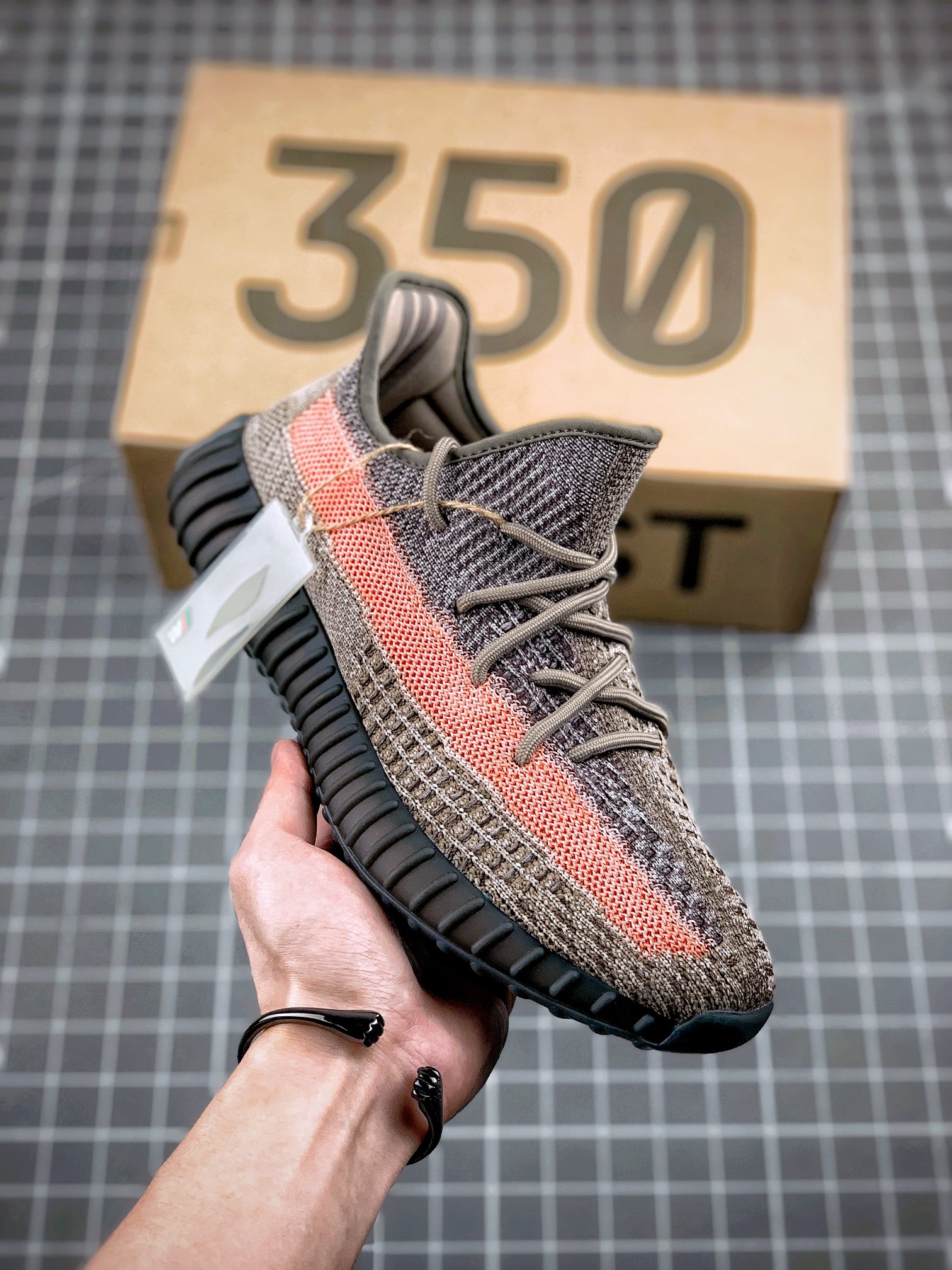 Yeezy 350 Boost V2 "Ash Stone" GW0089
# # 3M # # V2 # # # 2.3G-4A+ Taglia 36 36.5 37 38 38.5 39 40 40.5 41 42 43 44 44.5 45 46