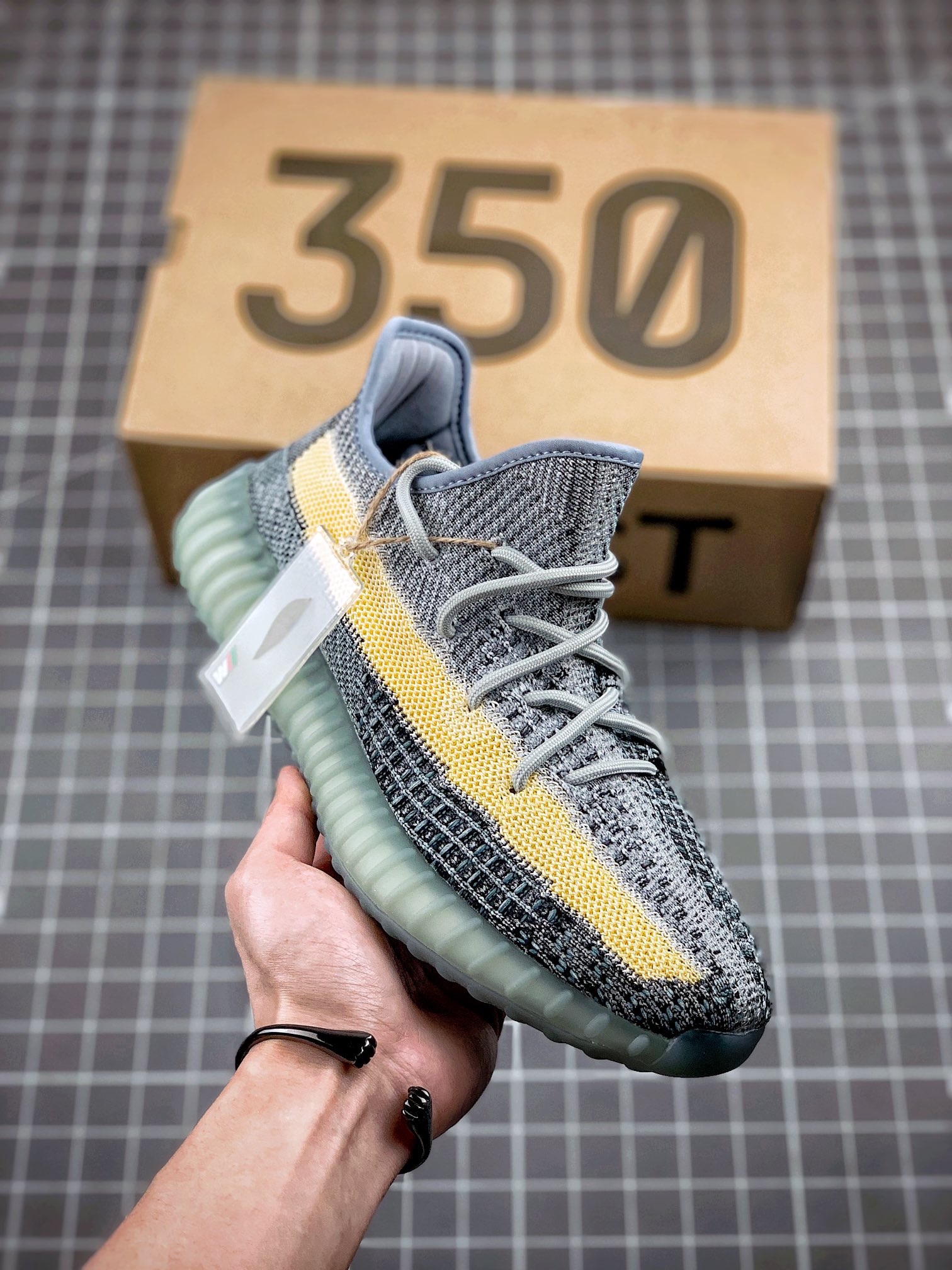 Yeezy 350 Boost V2 "Ash Stone" GY7657
# # 3M # # V2 # # # 2.3G-4A+ Taglia 36 36.5 37 38 38.5 39 40 40.5 41 42 43 44 44.5 45 46