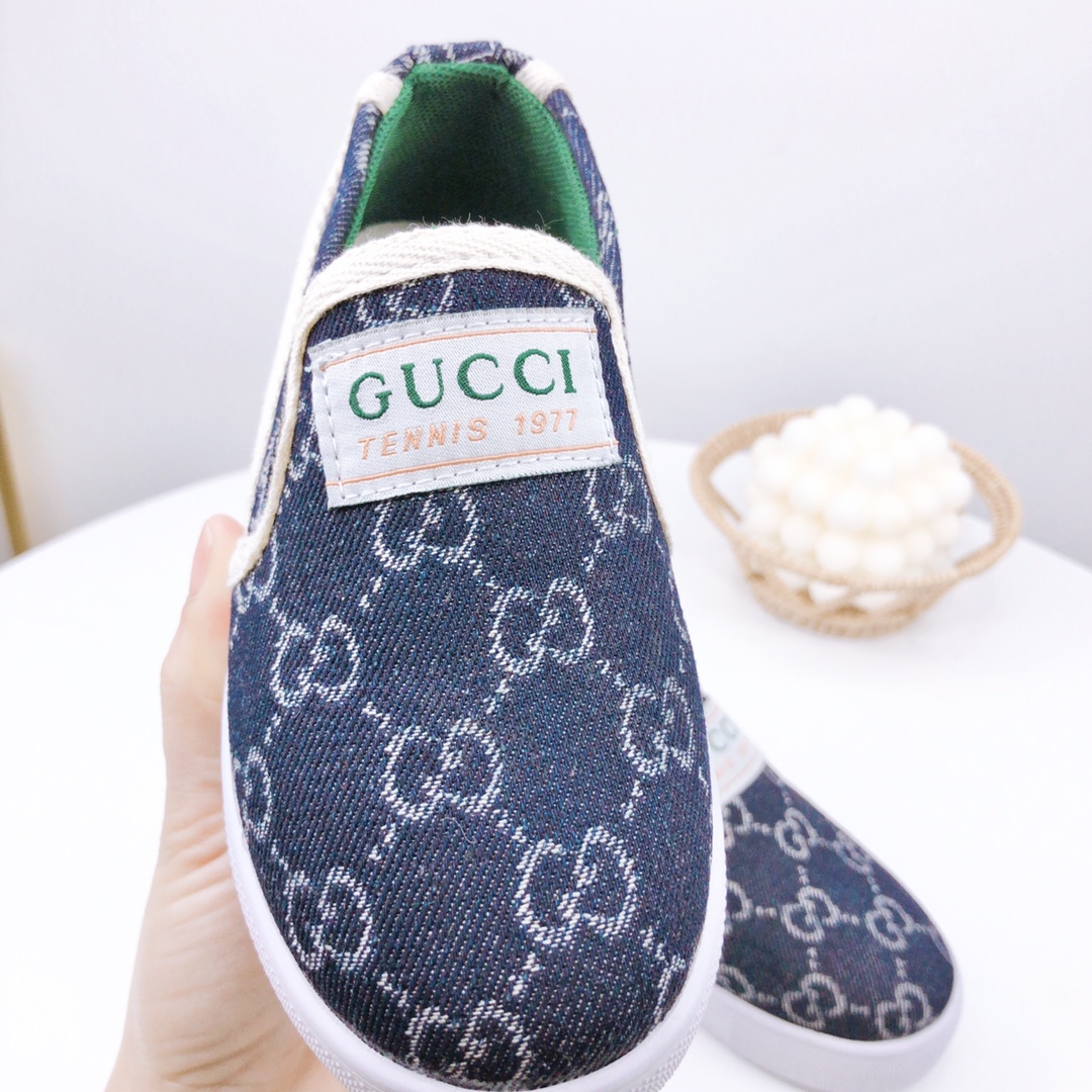 图片[4]-特价 古驰儿童一脚蹬帆布鞋 尺码：26-37码 宝宝的鞋柜自然少不了一双舒适百搭的鞋子✅古驰这款不用多介绍，经典中的经典，橡胶硫化底，防滑耐磨舒适，超级好穿‼️-选品中心