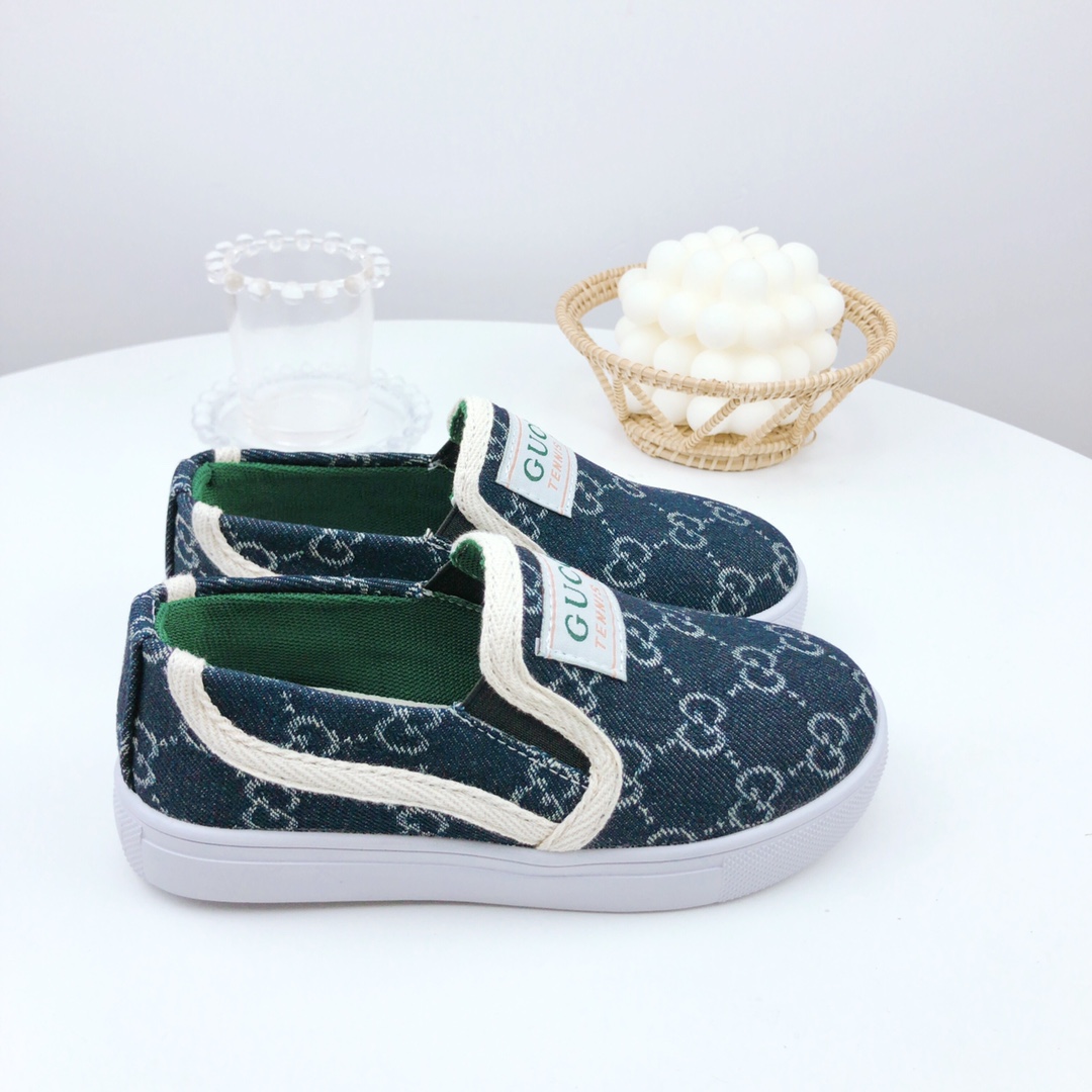 图片[7]-特价 古驰儿童一脚蹬帆布鞋 尺码：26-37码 宝宝的鞋柜自然少不了一双舒适百搭的鞋子✅古驰这款不用多介绍，经典中的经典，橡胶硫化底，防滑耐磨舒适，超级好穿‼️-选品中心