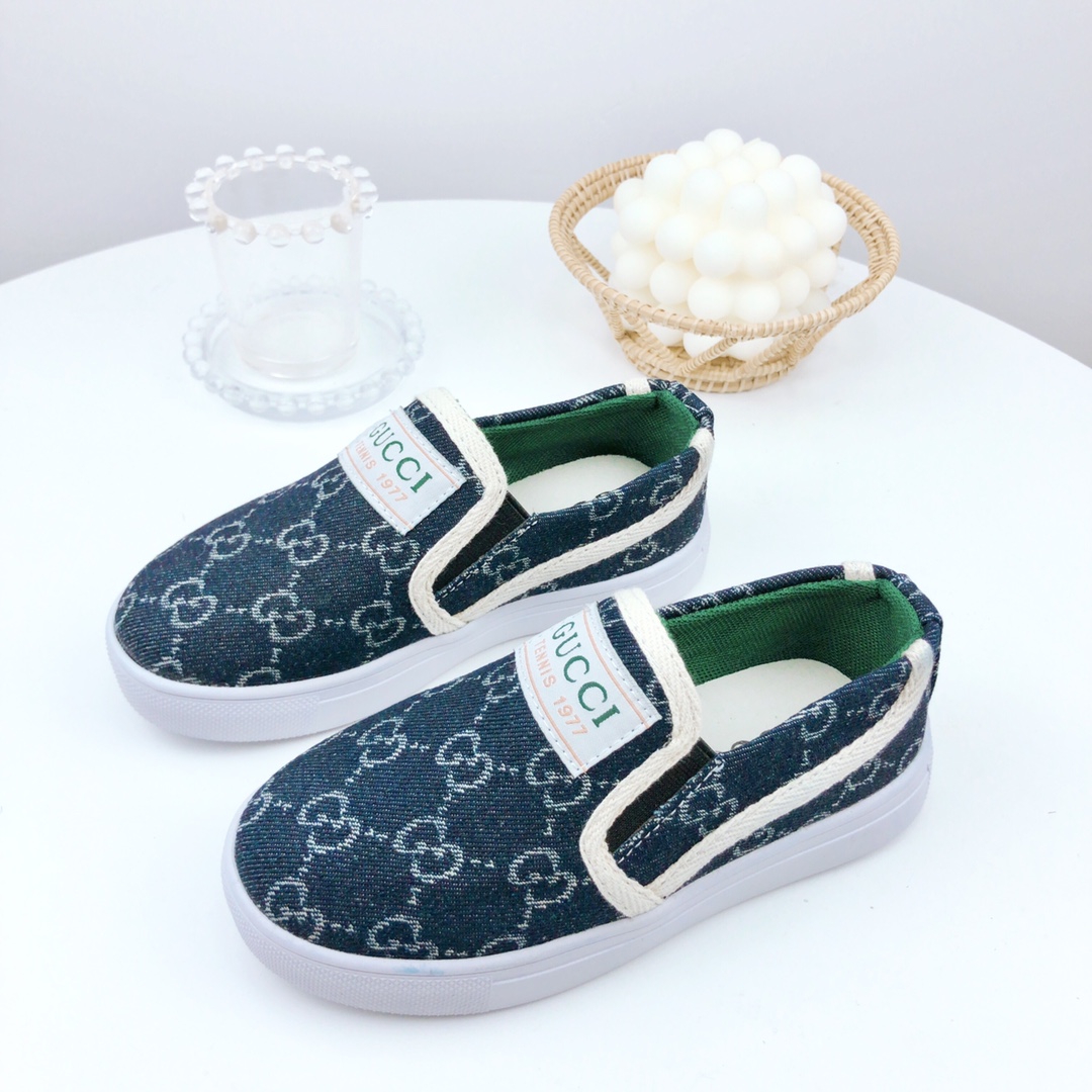 图片[5]-特价 古驰儿童一脚蹬帆布鞋 尺码：26-37码 宝宝的鞋柜自然少不了一双舒适百搭的鞋子✅古驰这款不用多介绍，经典中的经典，橡胶硫化底，防滑耐磨舒适，超级好穿‼️-选品中心