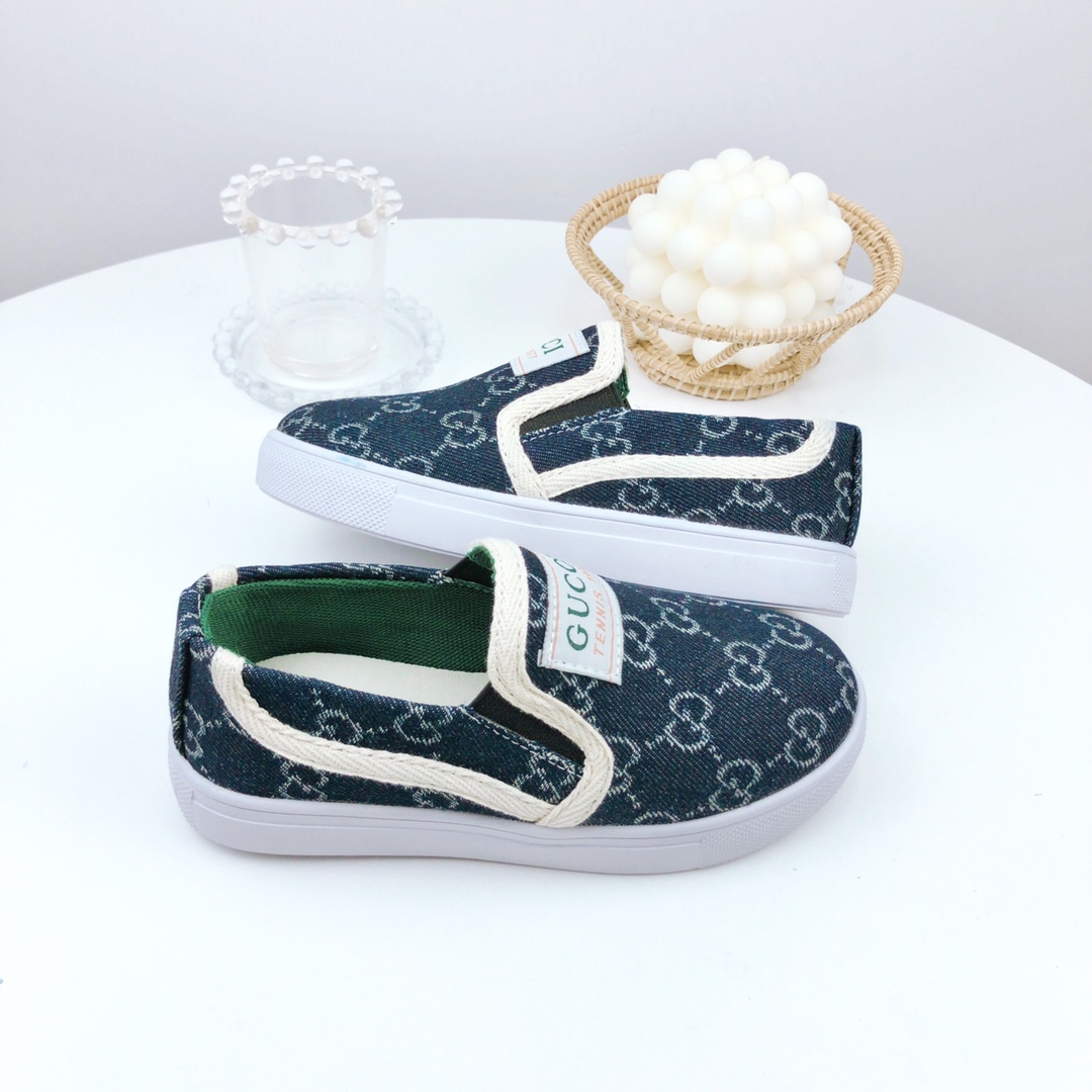 图片[8]-特价 古驰儿童一脚蹬帆布鞋 尺码：26-37码 宝宝的鞋柜自然少不了一双舒适百搭的鞋子✅古驰这款不用多介绍，经典中的经典，橡胶硫化底，防滑耐磨舒适，超级好穿‼️-选品中心