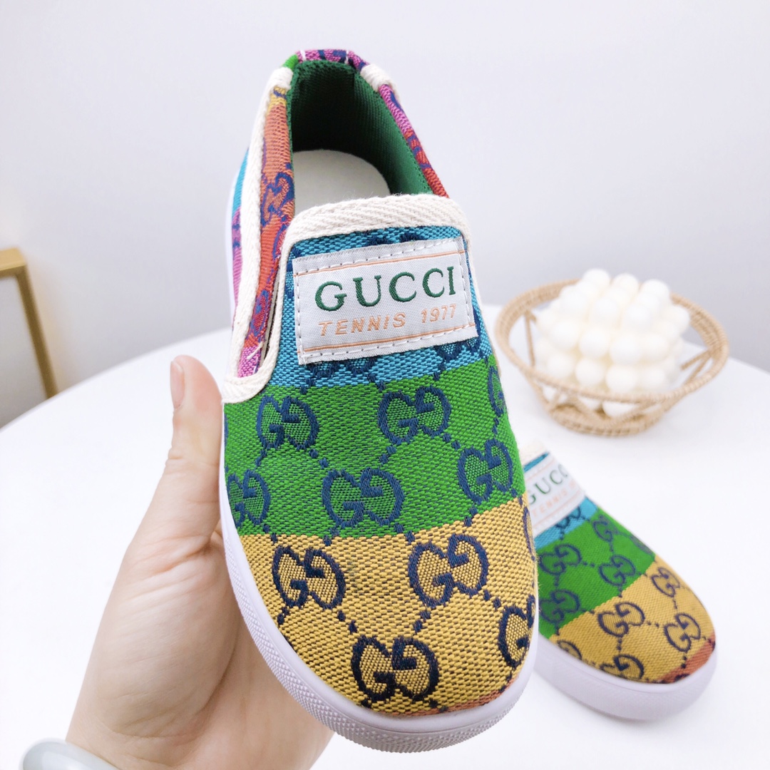 图片[4]-特价 古驰儿童一脚蹬帆布鞋 尺码：26-37码 宝宝的鞋柜自然少不了一双舒适百搭的鞋子✅古驰这款不用多介绍，经典中的经典，橡胶硫化底，防滑耐磨舒适，超级好穿‼️-选品中心