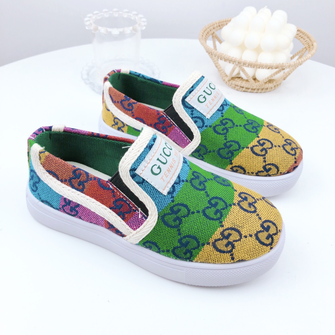 图片[2]-特价 古驰儿童一脚蹬帆布鞋 尺码：26-37码 宝宝的鞋柜自然少不了一双舒适百搭的鞋子✅古驰这款不用多介绍，经典中的经典，橡胶硫化底，防滑耐磨舒适，超级好穿‼️-选品中心