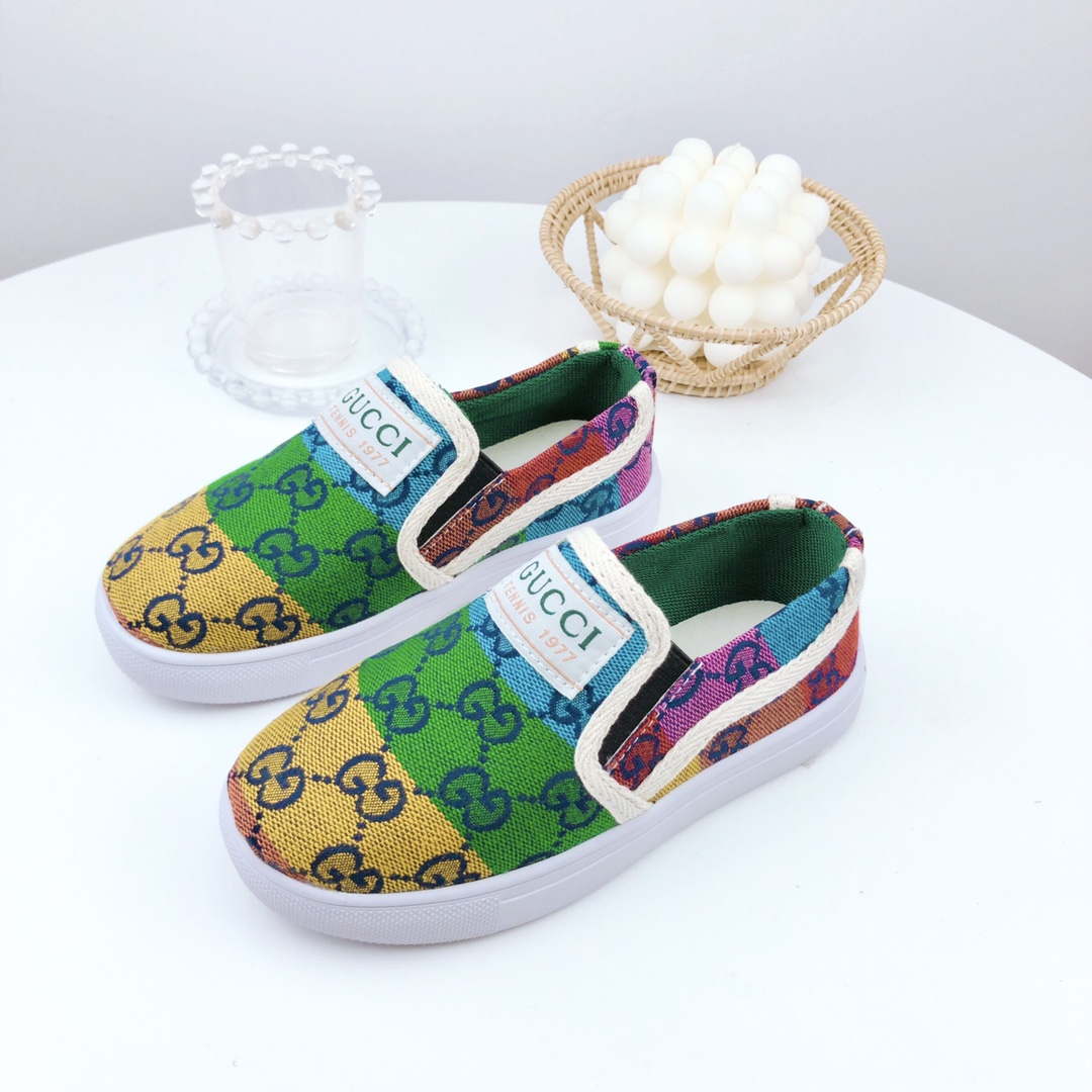 图片[5]-特价 古驰儿童一脚蹬帆布鞋 尺码：26-37码 宝宝的鞋柜自然少不了一双舒适百搭的鞋子✅古驰这款不用多介绍，经典中的经典，橡胶硫化底，防滑耐磨舒适，超级好穿‼️-选品中心