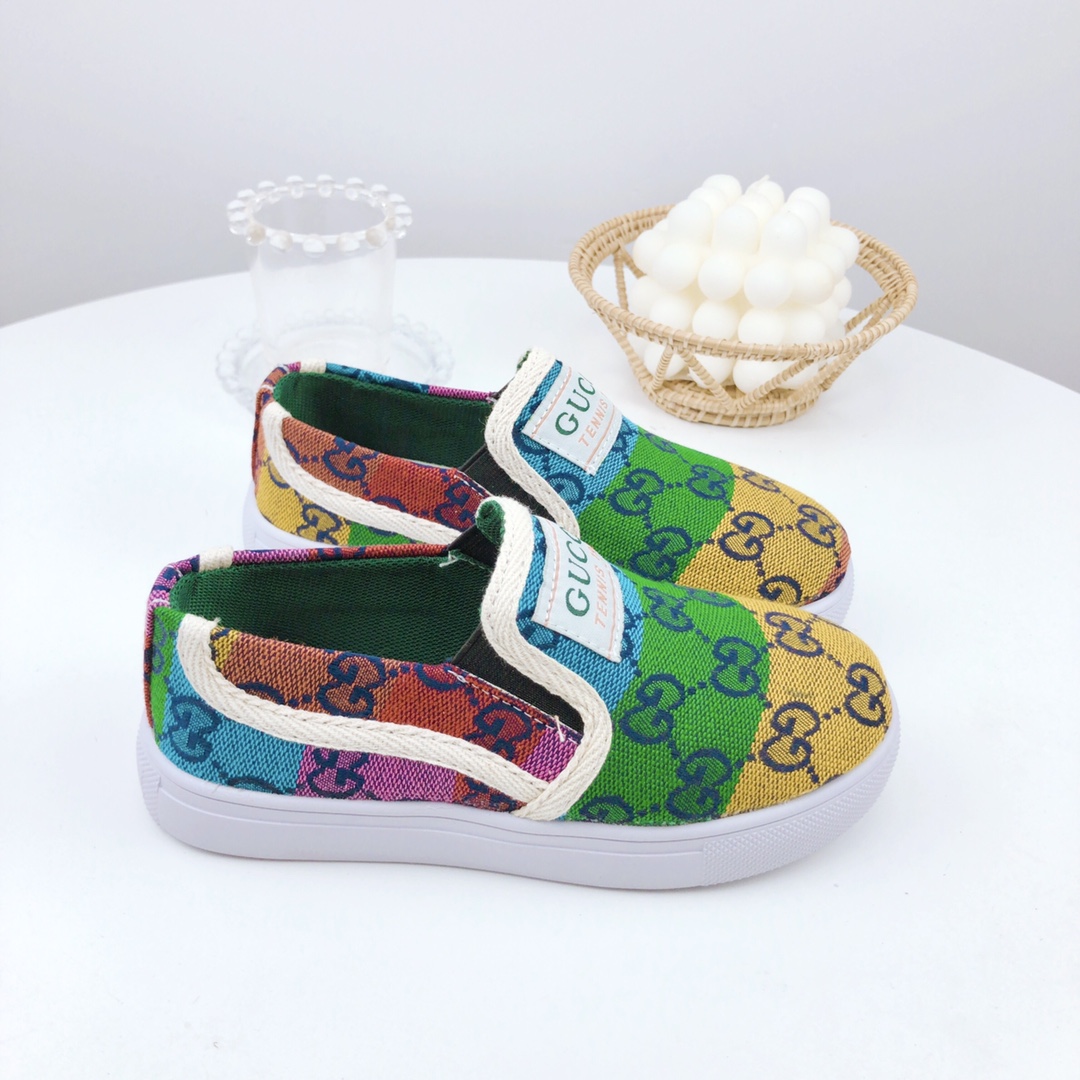 图片[7]-特价 古驰儿童一脚蹬帆布鞋 尺码：26-37码 宝宝的鞋柜自然少不了一双舒适百搭的鞋子✅古驰这款不用多介绍，经典中的经典，橡胶硫化底，防滑耐磨舒适，超级好穿‼️-选品中心