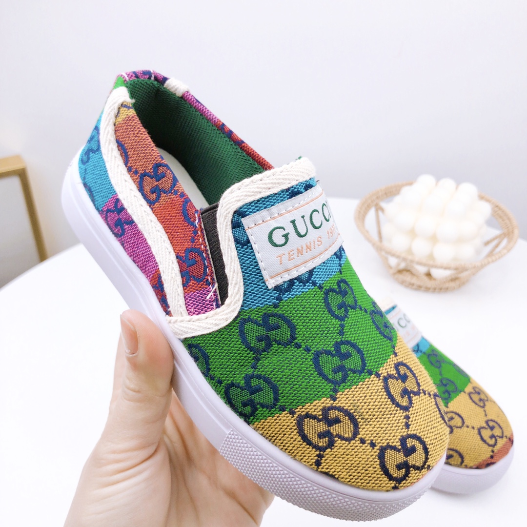 图片[3]-特价 古驰儿童一脚蹬帆布鞋 尺码：26-37码 宝宝的鞋柜自然少不了一双舒适百搭的鞋子✅古驰这款不用多介绍，经典中的经典，橡胶硫化底，防滑耐磨舒适，超级好穿‼️-选品中心