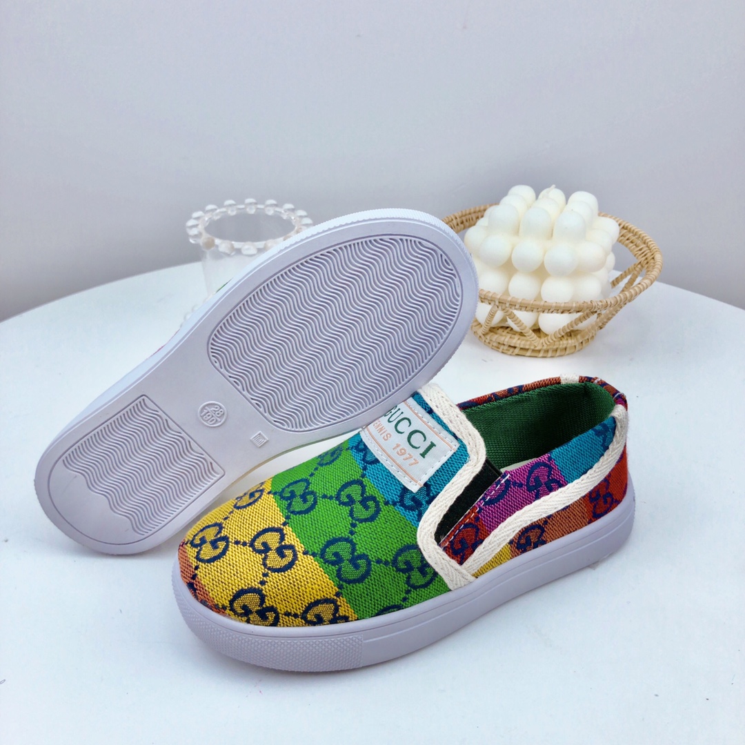 图片[6]-特价 古驰儿童一脚蹬帆布鞋 尺码：26-37码 宝宝的鞋柜自然少不了一双舒适百搭的鞋子✅古驰这款不用多介绍，经典中的经典，橡胶硫化底，防滑耐磨舒适，超级好穿‼️-选品中心