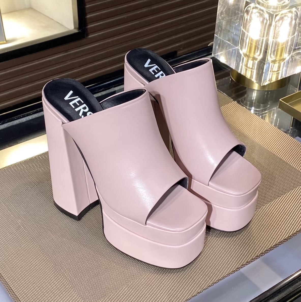 35-43 yardas, fábrica Versace super tacones altos, piel de vaca de tela, forro de piel de oveja de a