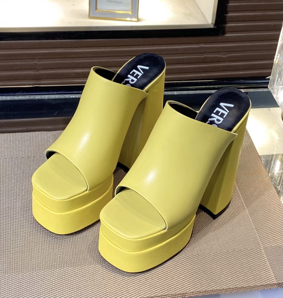 35-43 yardas, fábrica Versace super tacones altos, piel de vaca de tela, forro de piel de oveja de a