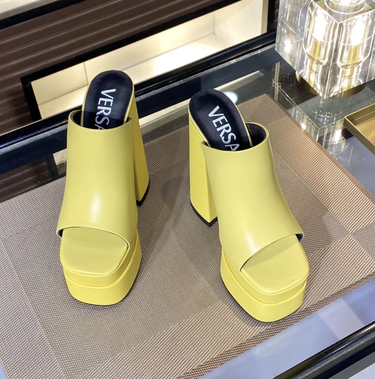 35-43 yardas, fábrica Versace super tacones altos, piel de vaca de tela, forro de piel de oveja de a