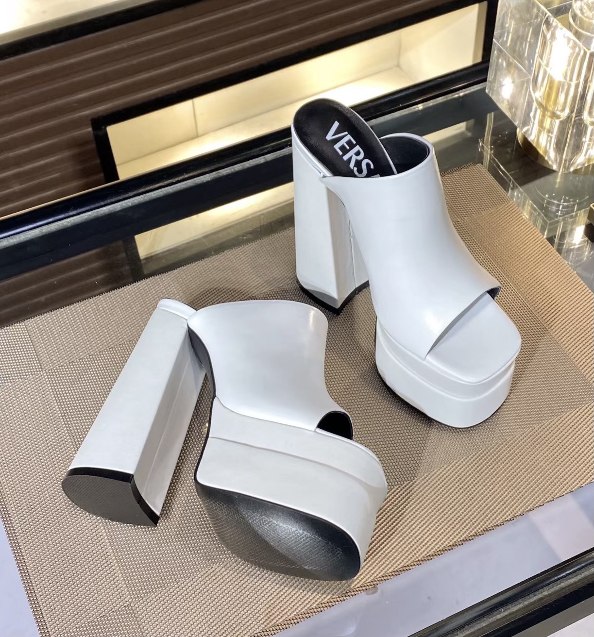 35-43 yardas, fábrica Versace super tacones altos, piel de vaca de tela, forro de piel de oveja de a