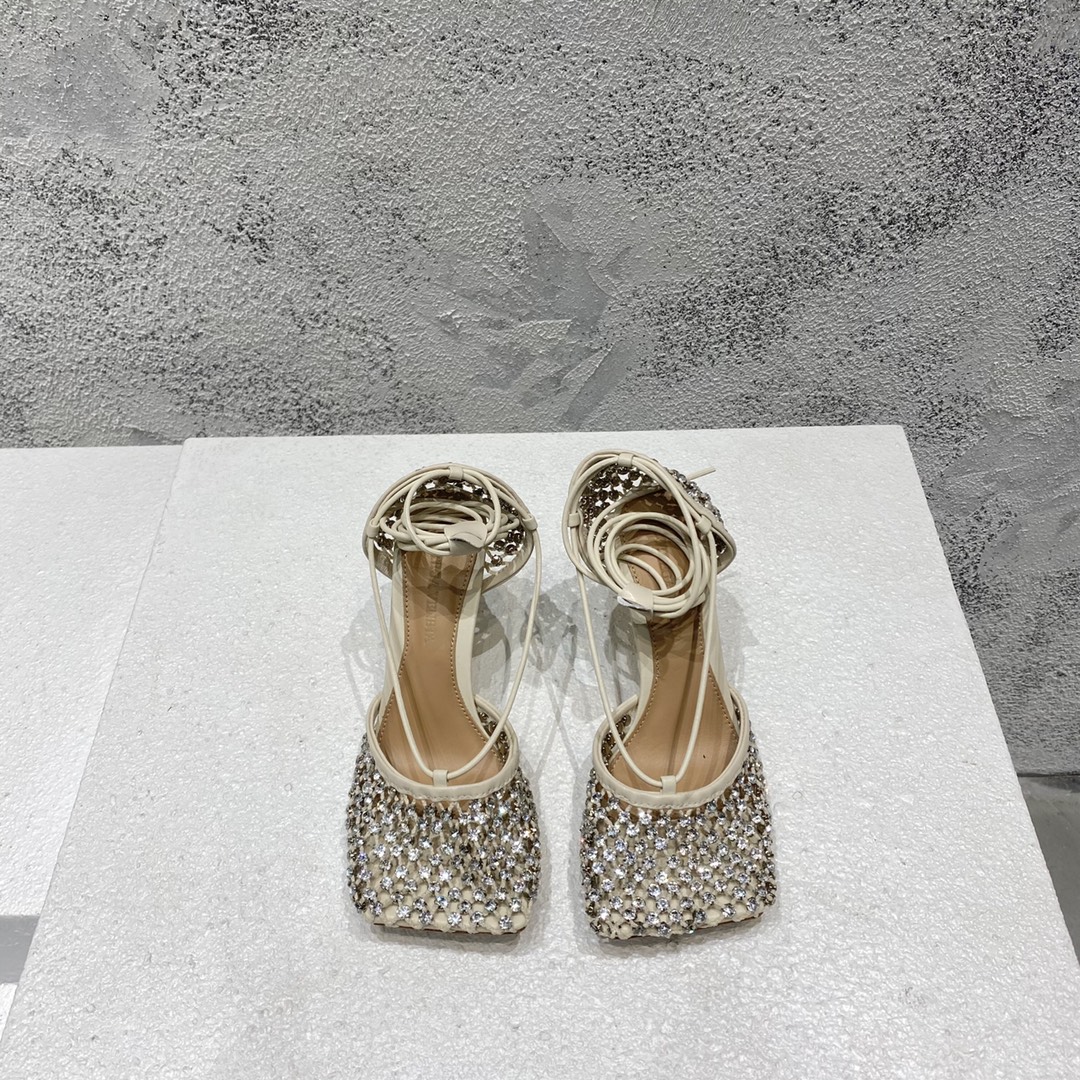 Bottega Veneta Escarpins à talons hauts en résille ajourée, fil de coton, strass tchèques, doublure en cuir d'agneau